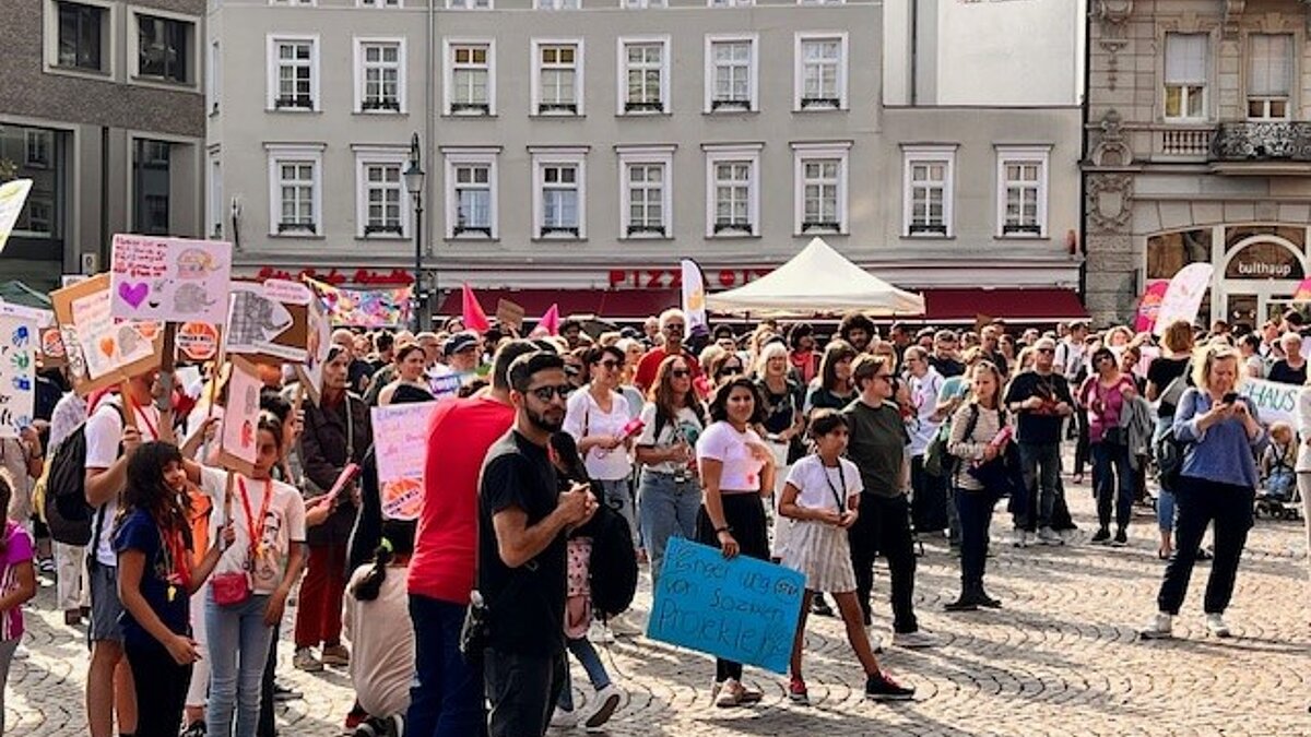 "Finger weg vom Sozialetat!"