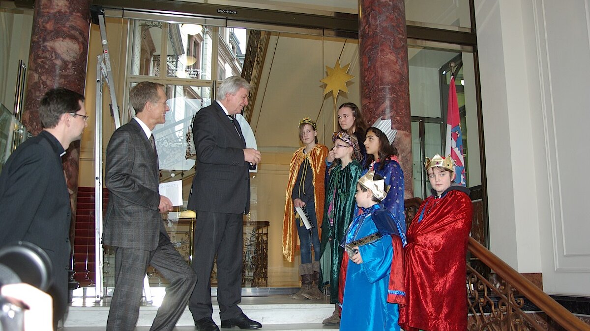 Sternsinger zu Gast bei Ministerpräsident Bouffier