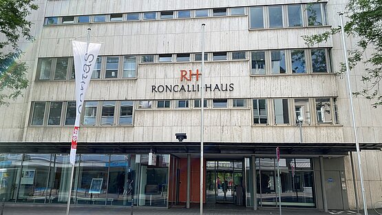 Beratungen im Roncalli-Foyer