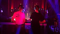 Das Kirchenschiff wird zum Dancefloor